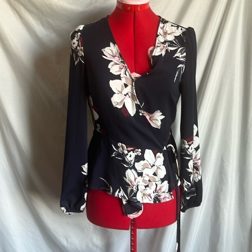 XS170 Dynamite wrap tie floral blouse